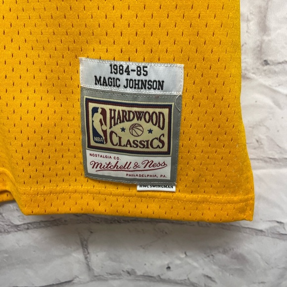 Los Angeles Lakers Magic Johnson Mitchell & Ness Retired Player Jersey - Picture 7 of 9